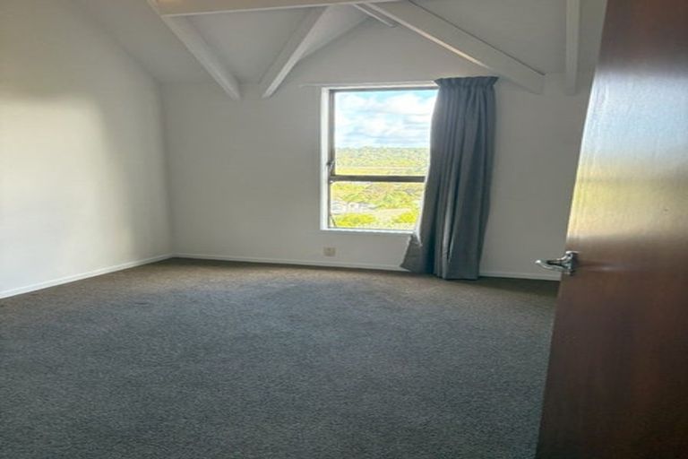 Photo of property in 2/48 Tree View Avenue, Glenfield, Auckland, 0629