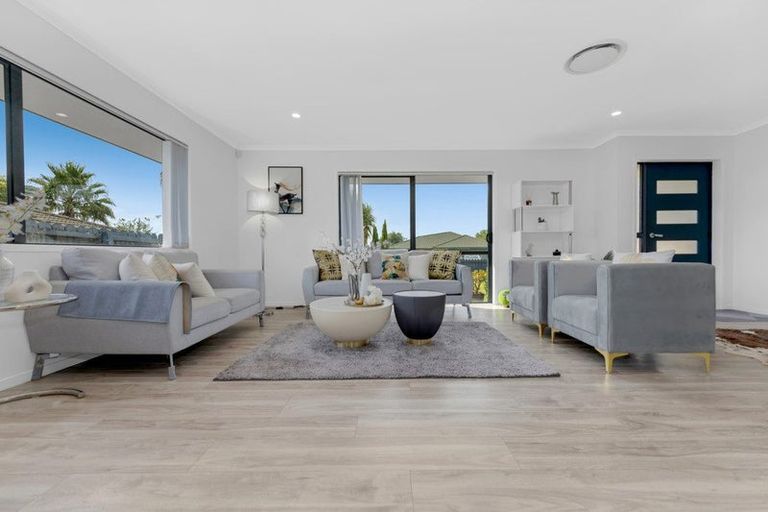 Photo of property in 4 Bokeen Lane, Flat Bush, Auckland, 2019