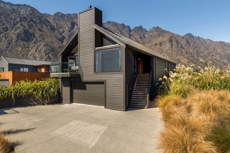 Photo of property in 8 Falconer Rise, Jacks Point, Queenstown, 9371