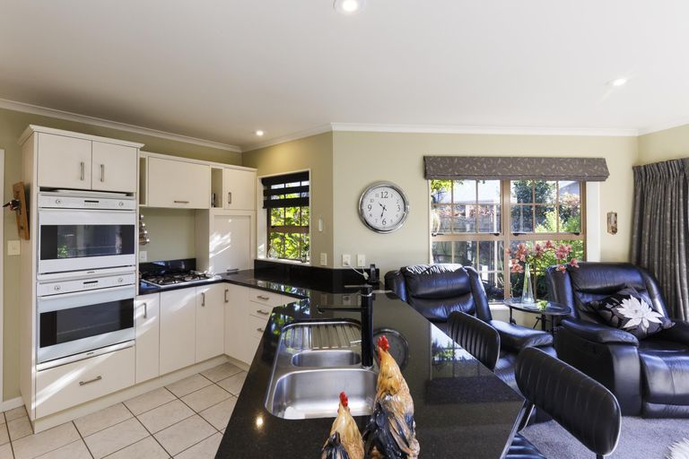 Photo of property in 1 The Oaks, Awapuni, Palmerston North, 4412