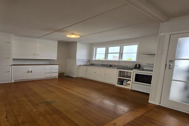 Photo of property in 3 Donovan Avenue, Massey, Auckland, 0614