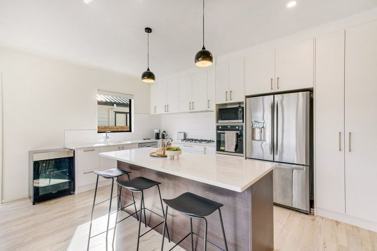 Photo of property in 102 Twin Parks Rise, Papakura, 2110