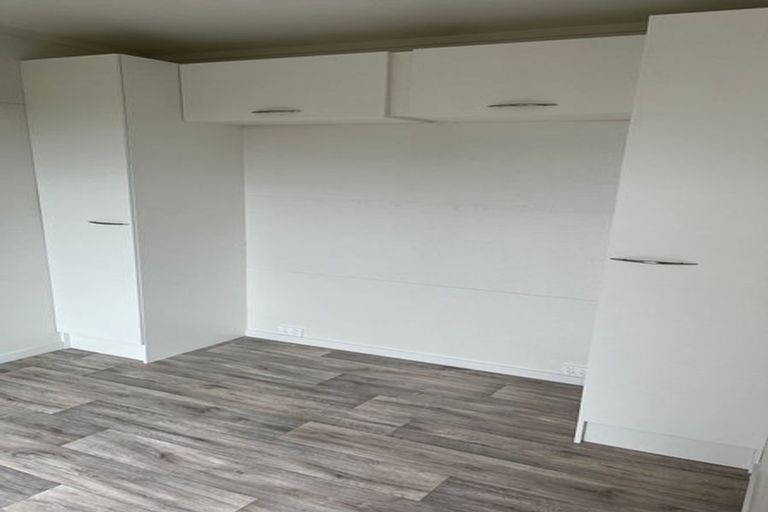 Photo of property in 46 Newington Road, Henderson, Auckland, 0612