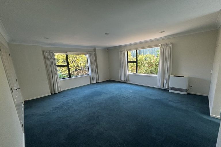 Photo of property in 18 Derry Hill, Churton Park, Wellington, 6037