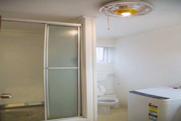 Photo of property in 1/12 Lynngate Place, Hillcrest, Auckland, 0627