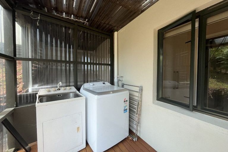 Photo of property in 16 Kerlin Crescent, West Harbour, Auckland, 0618