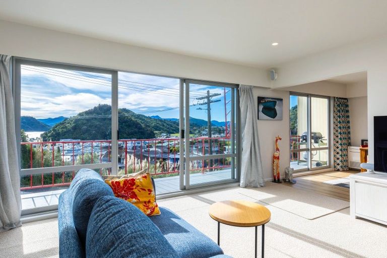 Photo of property in 9 Russell Street, Picton, 7220