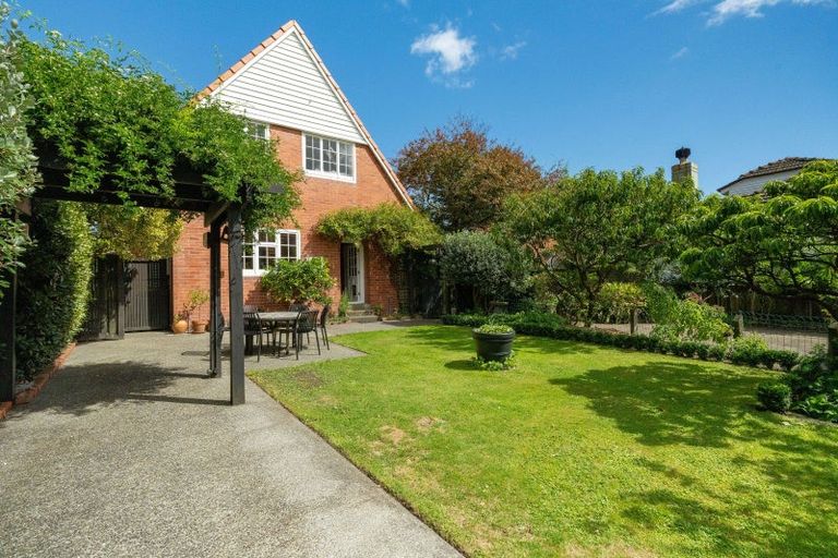 Photo of property in 10 Maire Street, Eastbourne, Lower Hutt, 5013