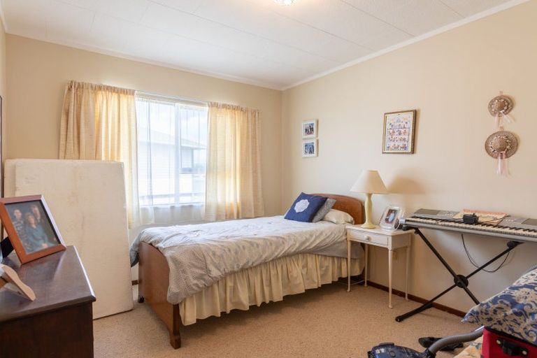 Photo of property in 20 Ross Street, Woodville, 4920