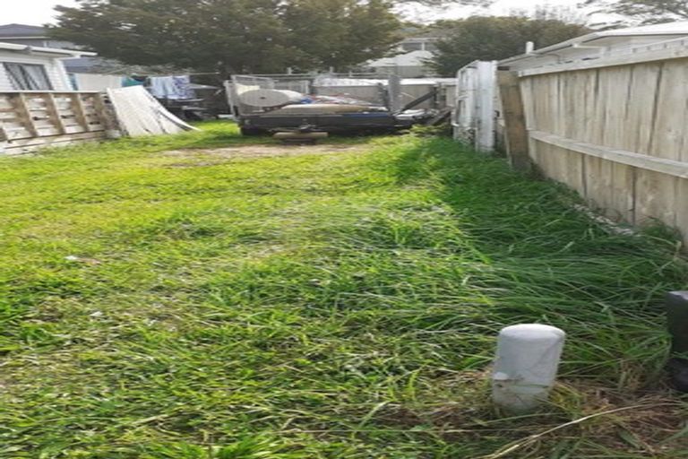 Photo of property in 2/6 Eulogy Place, Randwick Park, Auckland, 2105