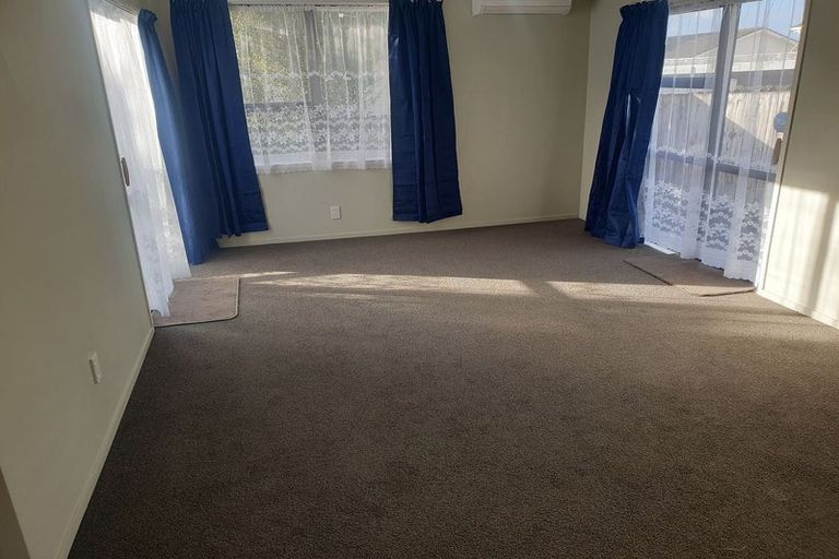 Photo of property in 12 Edwin Freeman Place, Ranui, Auckland, 0612