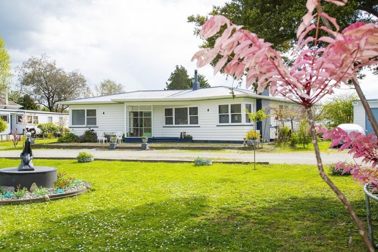 Photo of property in 15 Ioapa Road, Te Karaka, 4022