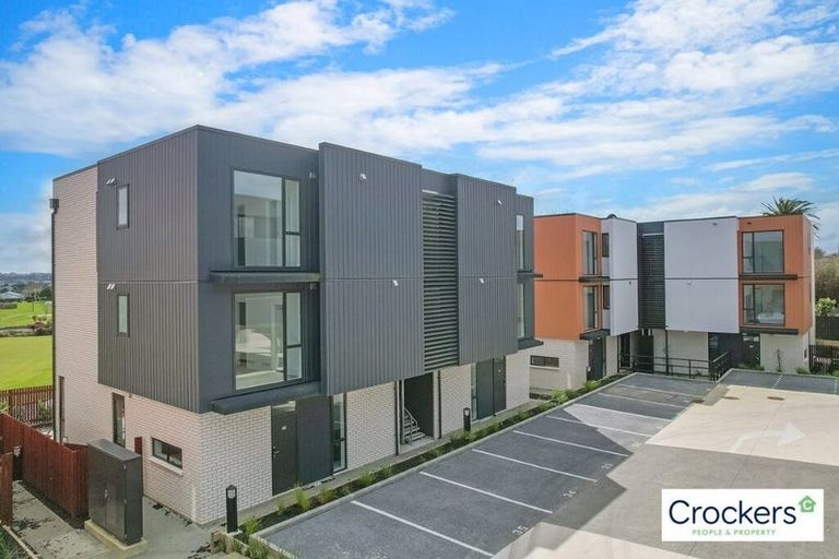 Photo of property in 1/2 Treasure Lane, Te Atatu South, Auckland, 0610