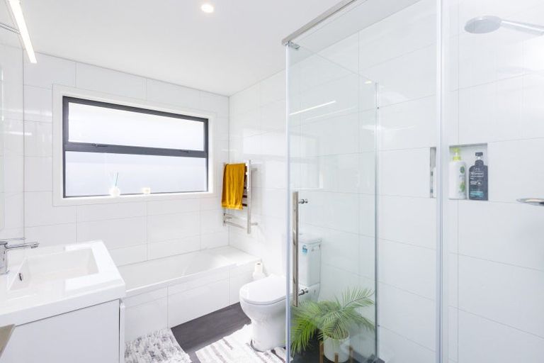 Photo of property in 4a Golders Road, Elderslea, Upper Hutt, 5018