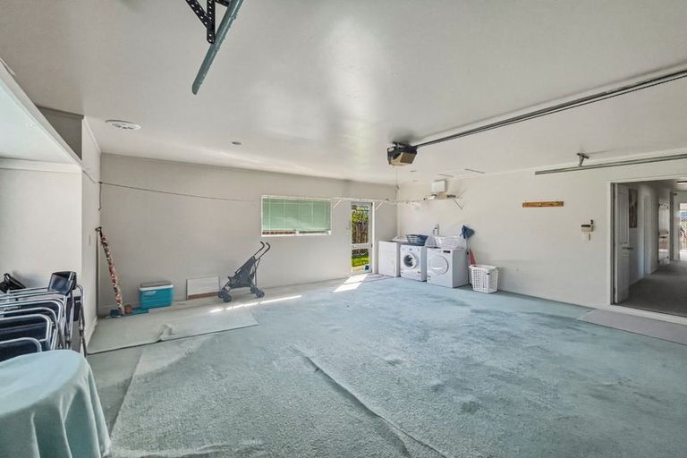 Photo of property in 4 Capricorn Place, Kawaha Point, Rotorua, 3010