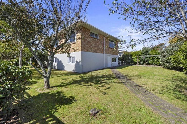 Photo of property in 44 Nevada Drive, Merrilands, New Plymouth, 4312