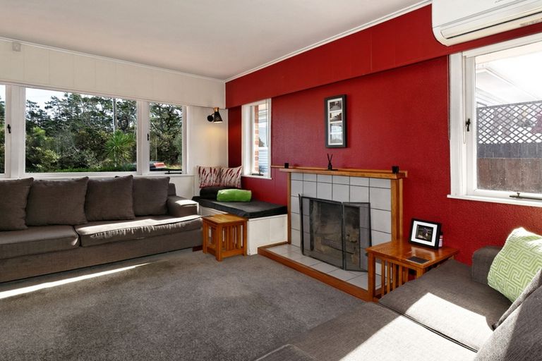 Photo of property in 38 Pine Avenue, Henderson, Auckland, 0612