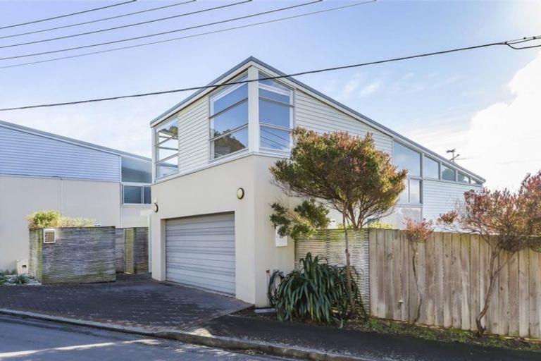 Photo of property in 32 Mantell Street, Seatoun, Wellington, 6022