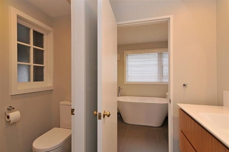 Photo of property in 21 Cheviot Road, Lowry Bay, Lower Hutt, 5013