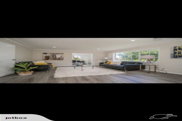 Photo of property in 67 Botany Road, Botany Downs, Auckland, 2010