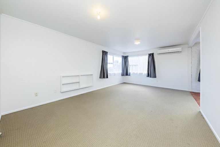 Photo of property in 43 Mckinstry Avenue, Mangere East, Auckland, 2024