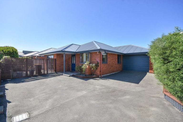 Photo of property in 33 Macandrew Road, South Dunedin, Dunedin, 9012