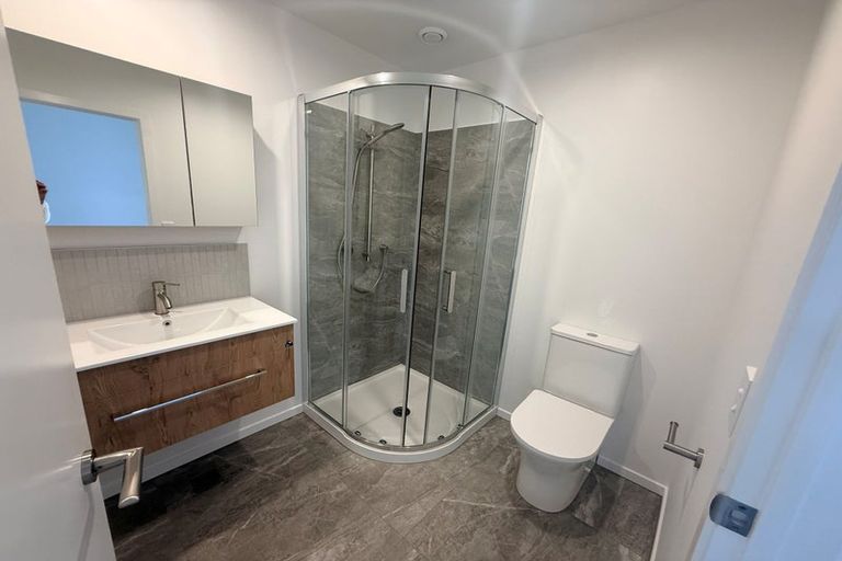 Photo of property in 4/19 Knights Road, Rothesay Bay, Auckland, 0630