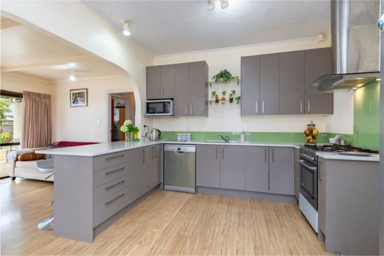 Photo of property in 5 Freyberg Street, Waterloo, Lower Hutt, 5011