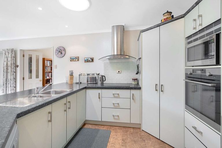 Photo of property in 7 Caulfield Place, Pukehangi, Rotorua, 3015