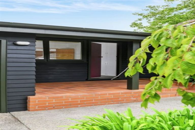 Photo of property in 12 Grove Lane, Kelvin Heights, Queenstown, 9300