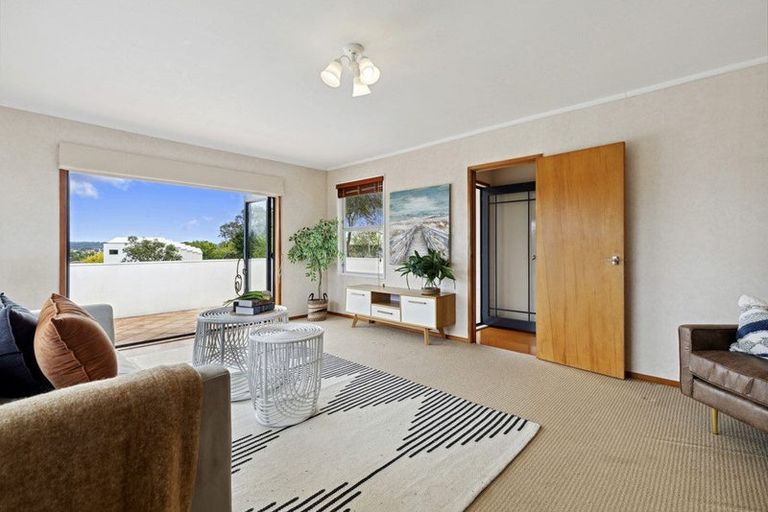 Photo of property in 5 South Pacific Place, Henderson, Auckland, 0612