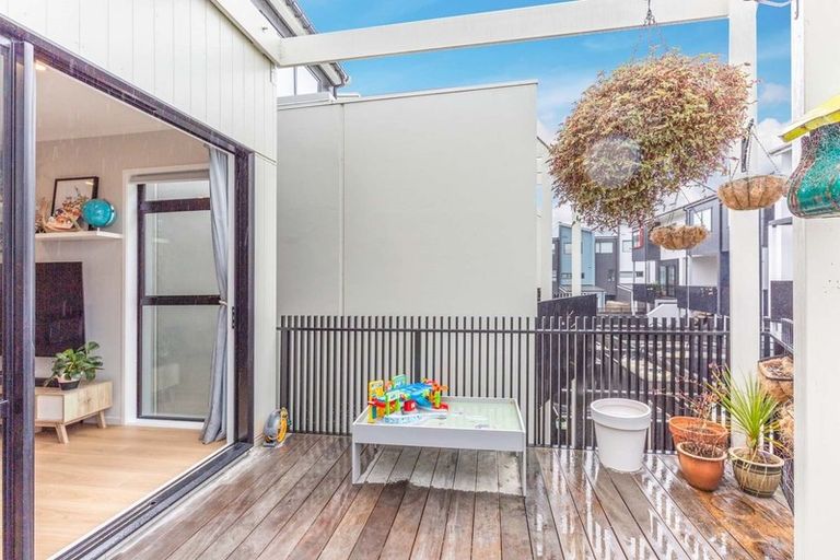 Photo of property in 3 William Stratton Lane, Hobsonville, Auckland, 0616