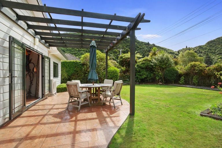 Photo of property in 11 Pokaka Street, Birchville, Upper Hutt, 5018