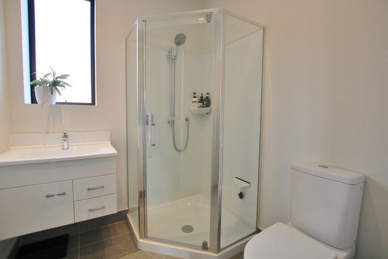 Photo of property in 2/17 Uku Lane, Hobsonville, Auckland, 0616