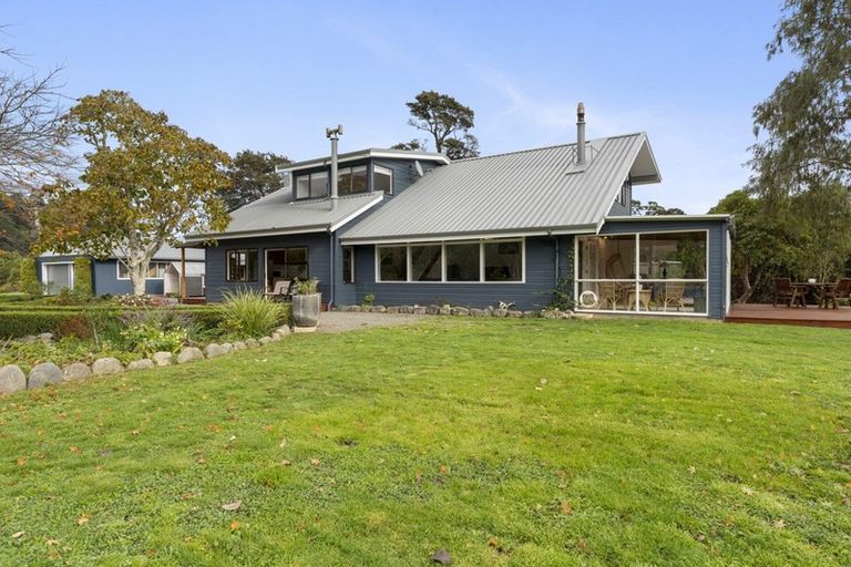 Photo of property in 61 Twin Lakes Road, Te Marua, Upper Hutt, 5018
