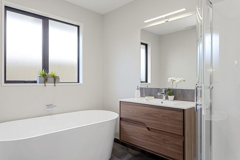 Photo of property in 8 Oakleigh Street, Woodend, 7610