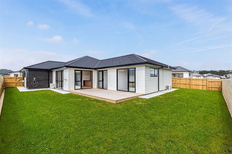 Photo of property in 8 Cutfield Lane, Kumeu, 0810