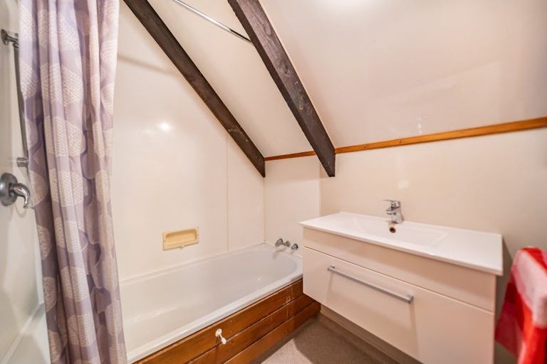 Photo of property in 28 Ngaumatau Road, Point Howard, Lower Hutt, 5013