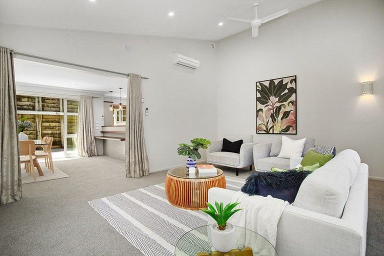 Photo of property in 16 Westwood Road, Tawa, Wellington, 5028