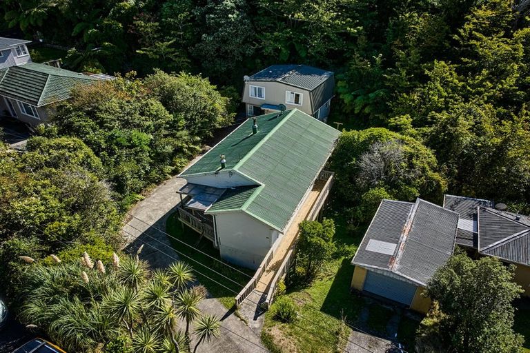 Photo of property in 34a Lyndhurst Road, Tawa, Wellington, 5028