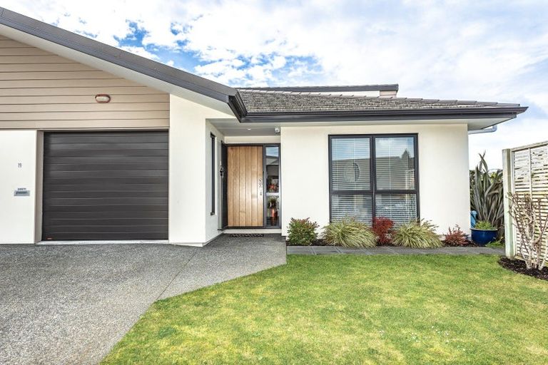 Photo of property in Caversham Park, 2/19 Caversham Road, Westmere, Whanganui, 4501