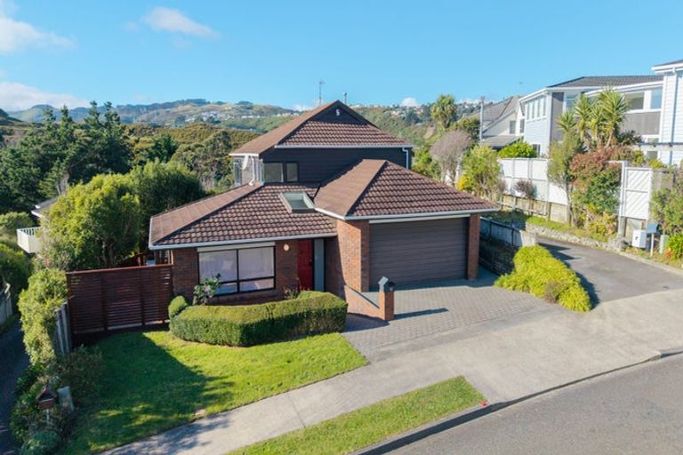 Photo of property in 12 Longmont Terrace, Churton Park, Wellington, 6037
