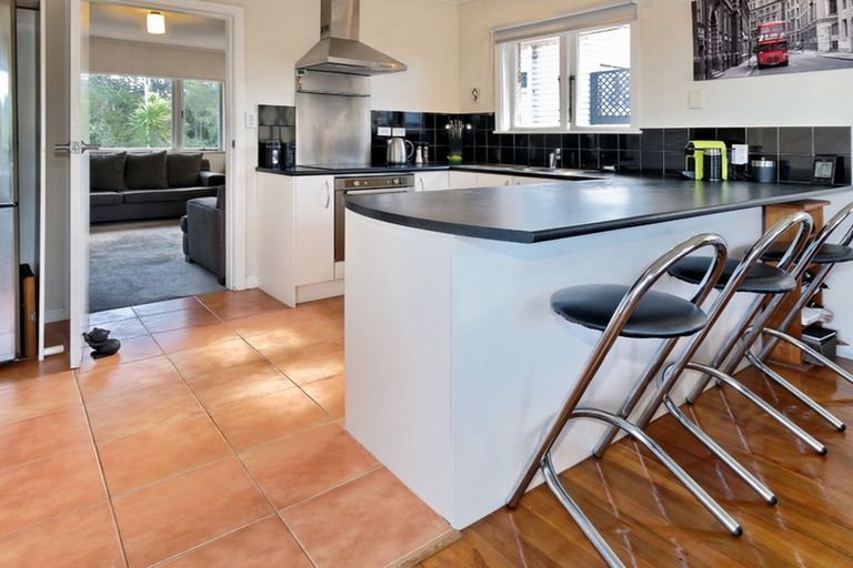 Photo of property in 38 Pine Avenue, Henderson, Auckland, 0612