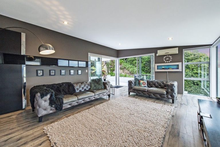 Photo of property in 2 Redcliffs View Lane, Redcliffs, Christchurch, 8081