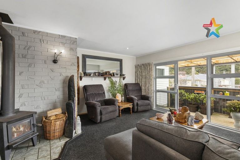 Photo of property in 19 Gardiner Grove, Wainuiomata, Lower Hutt, 5014