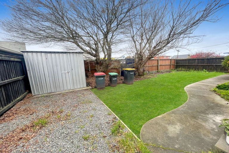 Photo of property in 137 Saint Andrews Square, Strowan, Christchurch, 8052