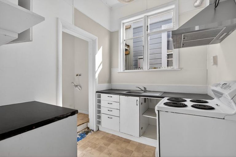 Photo of property in 122 Wallace Street, Mount Cook, Wellington, 6021