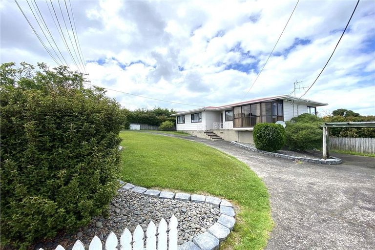 Photo of property in 42 Savoy Road, Glen Eden, Auckland, 0602