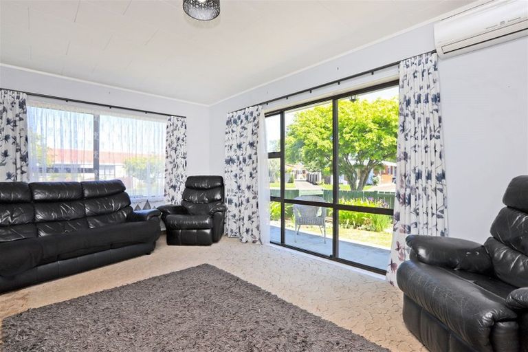 Photo of property in 26 Usherwood Crescent, Akina, Hastings, 4122