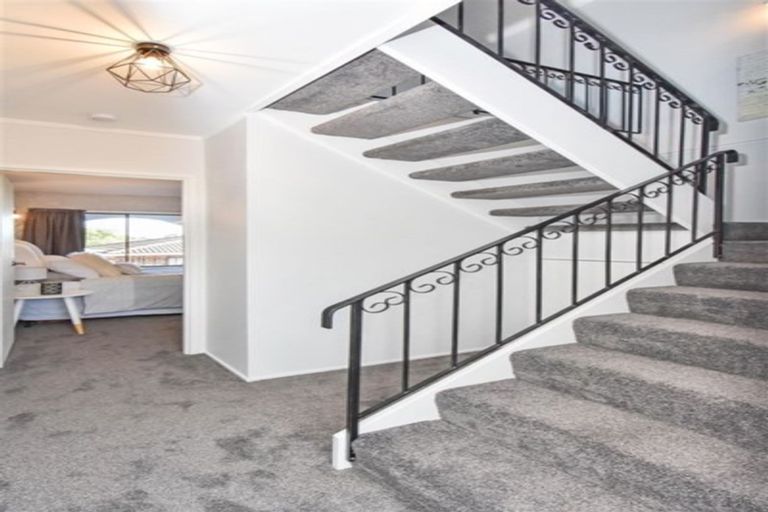 Photo of property in 2/8 Wood Street, Papakura, 2110